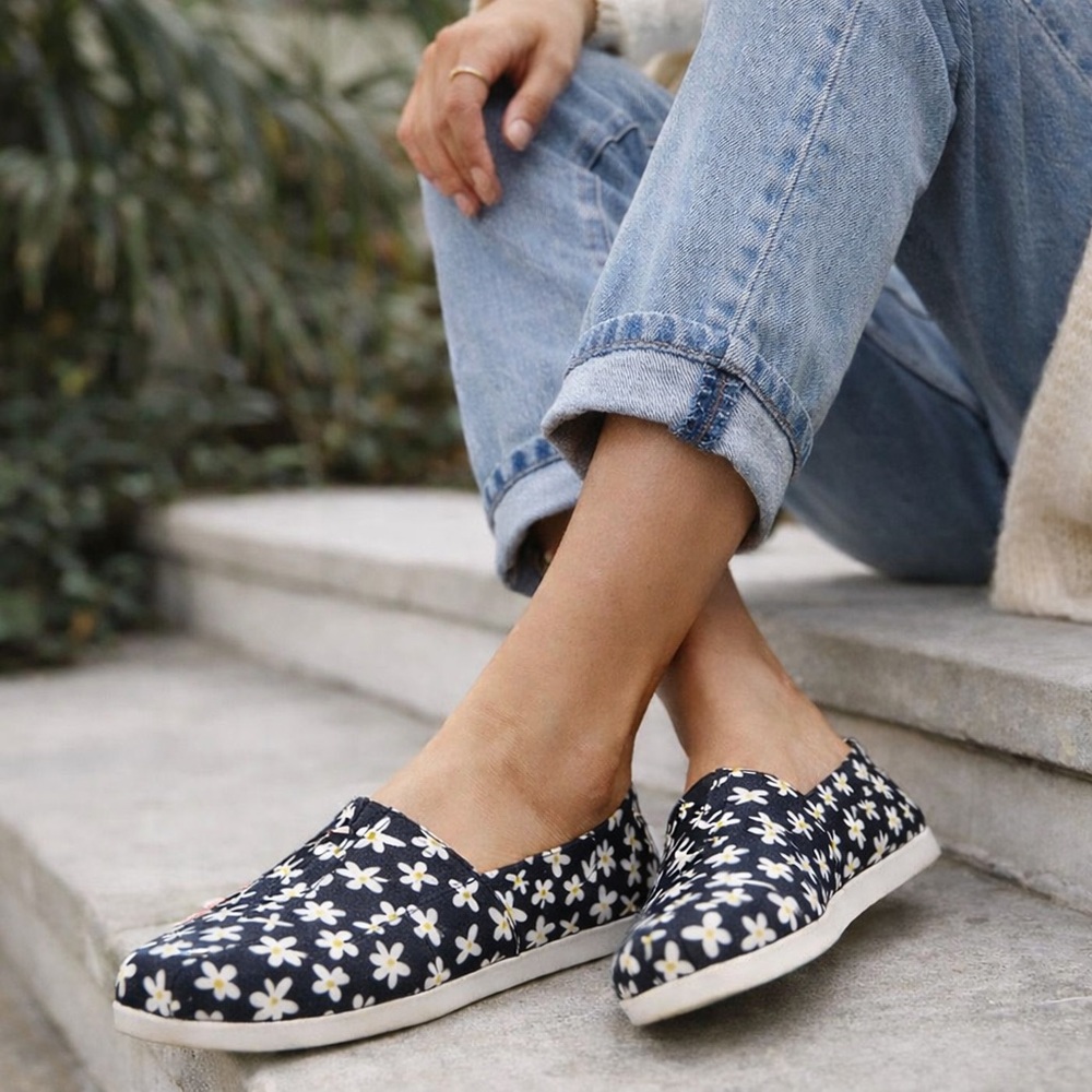 TOMS Women's Alpargata Loafer Flats Black Sun Daisies